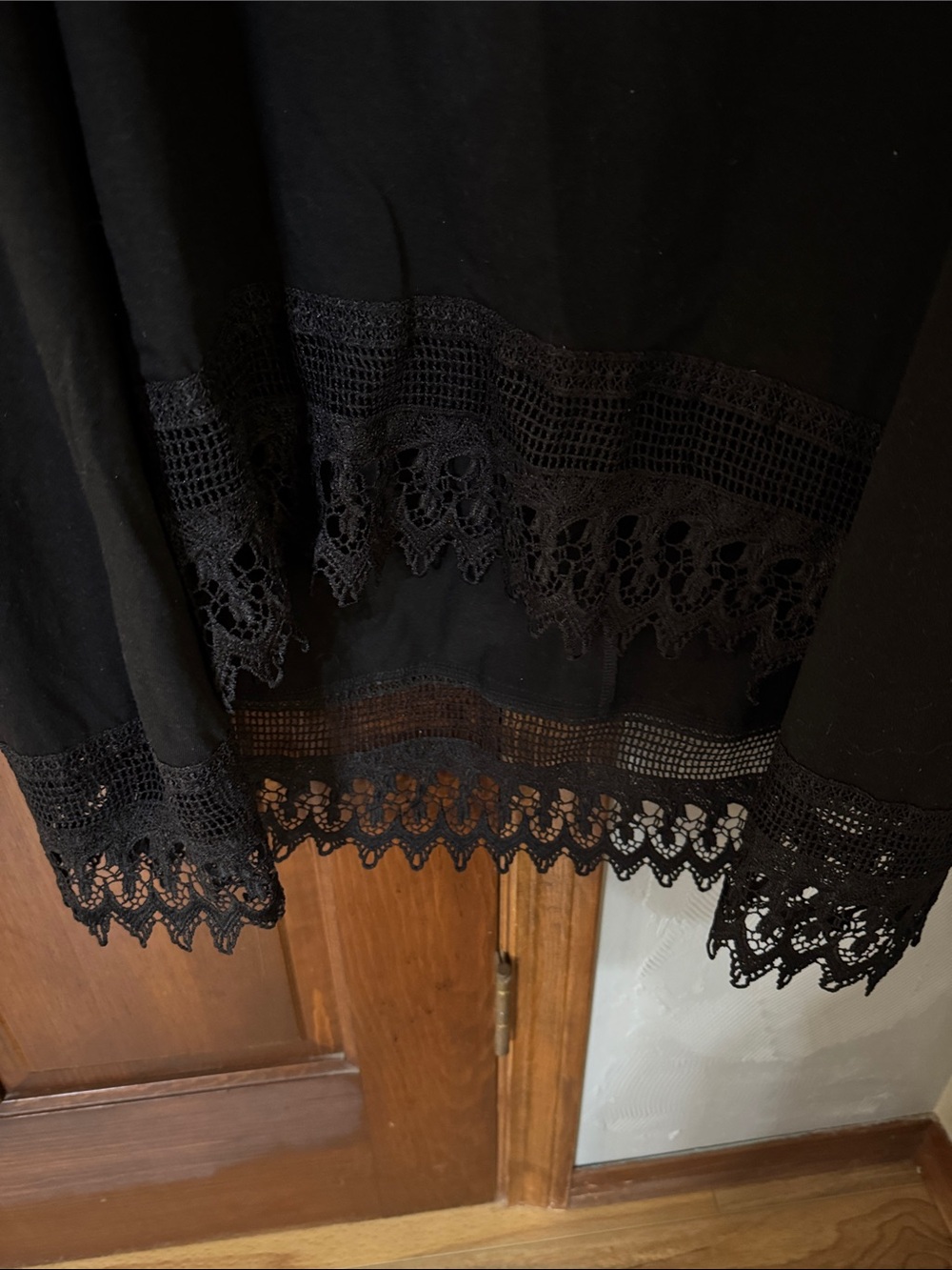Nina Leonard Black Sleeveless Shift Dress with Lace Trim - Picture 2 of 4